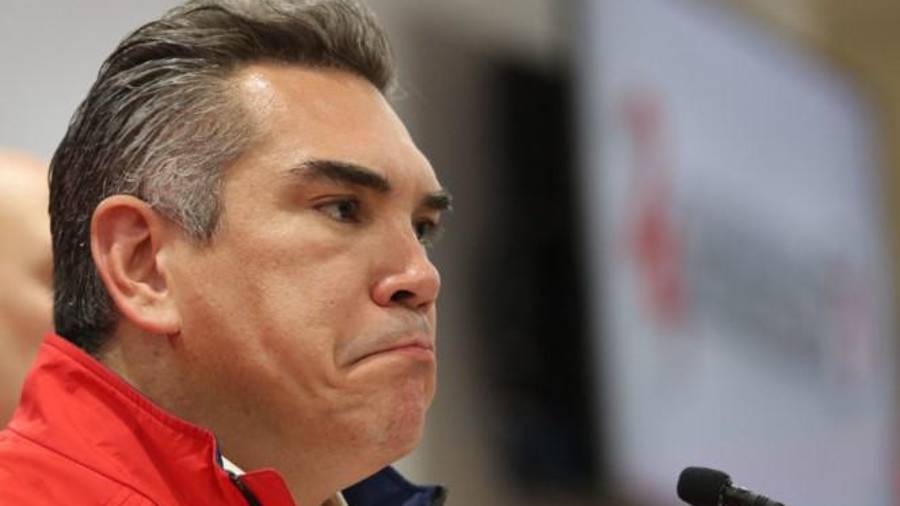 Los señalamientos también han generado reclamos políticos contra América Azar Pérez, quien estuvo al frente de la Secretaría de Finanzas durante el gobierno de Moreno Cárdenas.