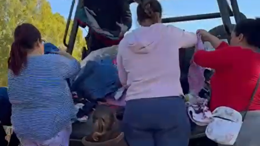 Personal municipal repartió apoyos invernales en comunidades ejidales de San Buenaventura.