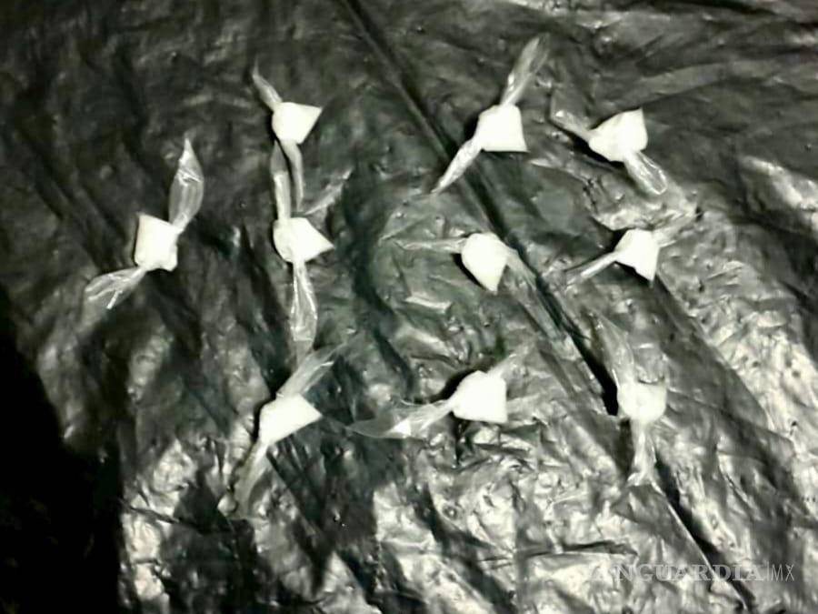 Cae joven que se hacía pasar por policía y vestía chaleco con la leyenda “Operaciones especiales”, en NL