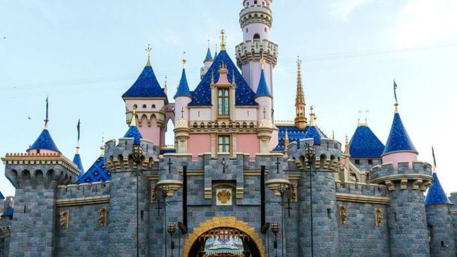 Disneyland y Disney World cierran indefinidamente por COVID-19