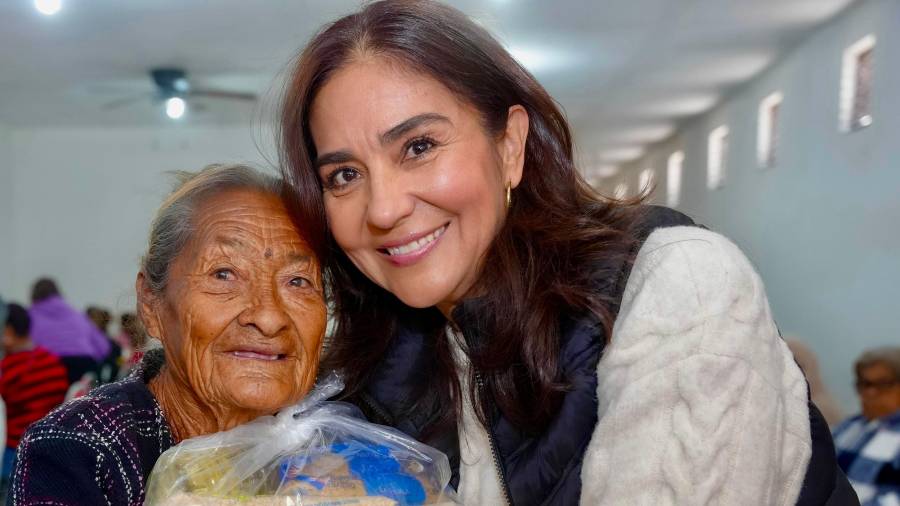 La presidenta honoraria del DIF Ramos Arizpe, Teresita Escalante Contreras, convivió con usuarios del comedor comunitario de la colonia El Mirador.