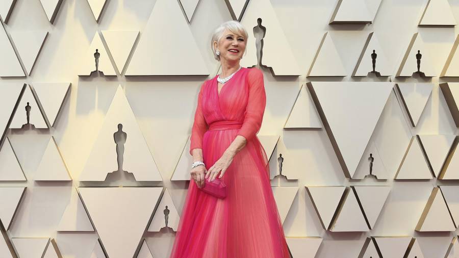 Helen Mirren llega a la ceremonia de los premios Oscar en Los Ángeles el 24 de febrero de 2019.