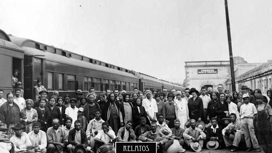 Llegada a México de los presos de las Islas Marías, entre ellos Felipe Brondo, de veinte años, (cuarto de izquierda a derecha en la fila de sentados).