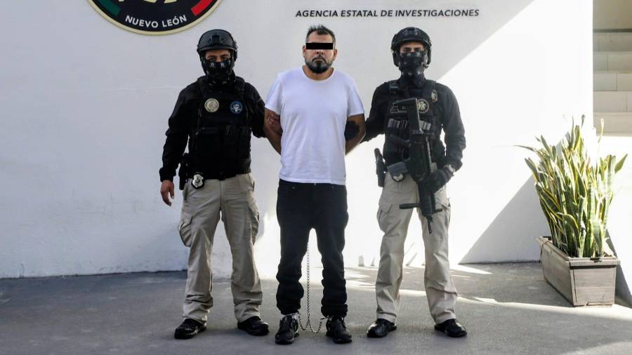 Un hombre que presuntamente privó de la vida a su expareja sentimental y secuestró a sus hijas fue detenido por elementos de la Fiscalía General de Justicia de Nuevo León (FGJNL) en colaboración con autoridades de Michoacán.