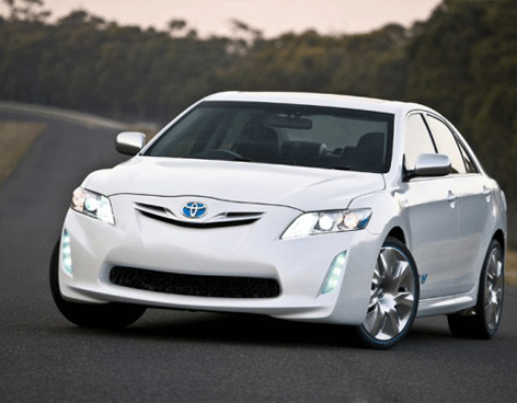 Camry de Toyota se ve asediado por la competencia