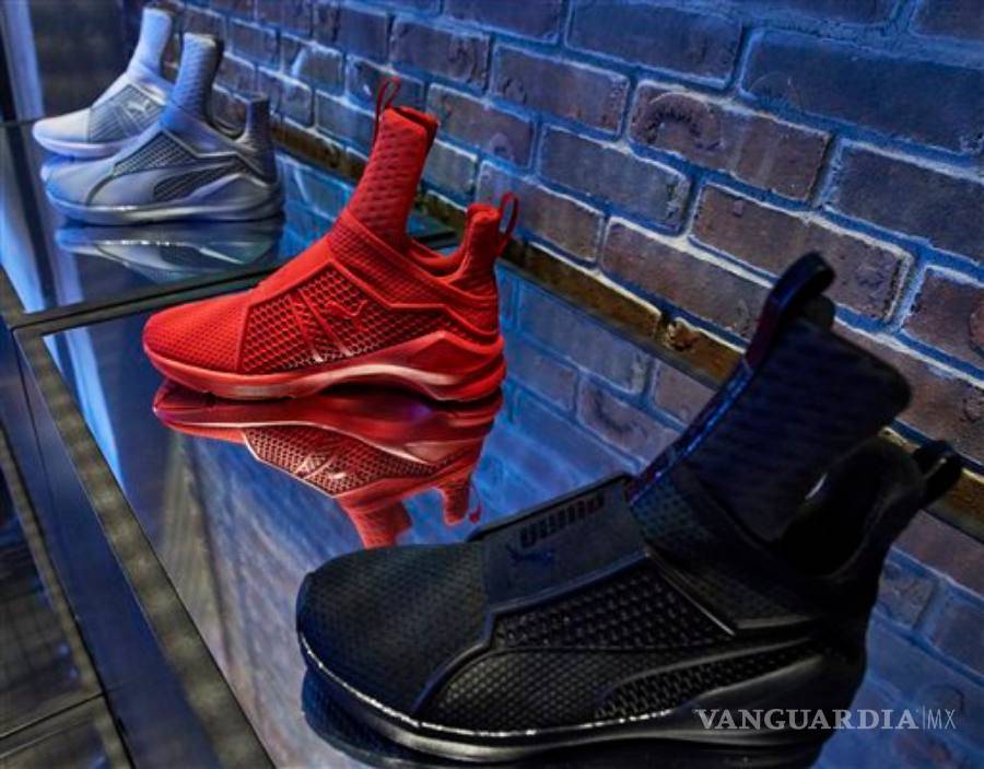 $!"Si los locos Addams hicieran ejercicio usarían mi nueva colección de ropa": Rihanna