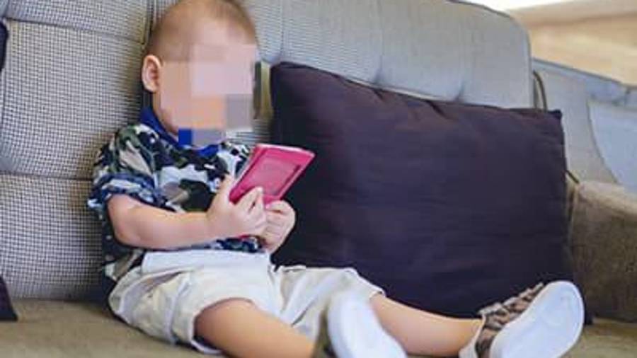 El uso constante de celulares puede repercutir en el descanso, la concentración y el aprendizaje infantil.