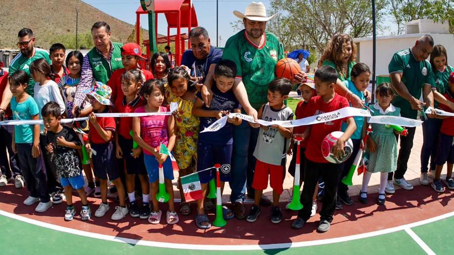 El alcalde Tomás Gutiérrez Merino entregó un nuevo Complejo Recreativo y Deportivo en el ejido Estación Higo.