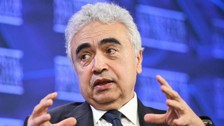 El director ejecutivo de la Agencia Internacional de Energía, Fatih Birol, pronuncia un discurso en el Club Nacional de Prensa en Canberra, Australia.