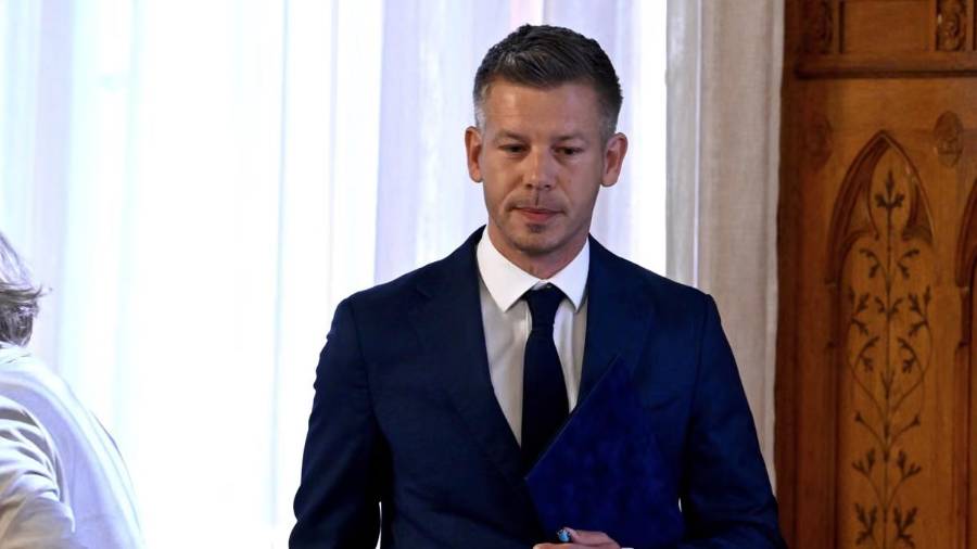 El partido de Péter Magyar obtuvo una supermayoría, lo que le otorga el poder de enmendar la constitución y potencialmente revertir pilares clave de la incursión de Orbán en la “democracia iliberal”.