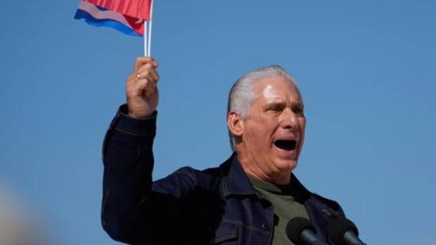 En sus declaraciones citó a China y Vietnam como posibles modelos para abrir la economía cubana al mundo.