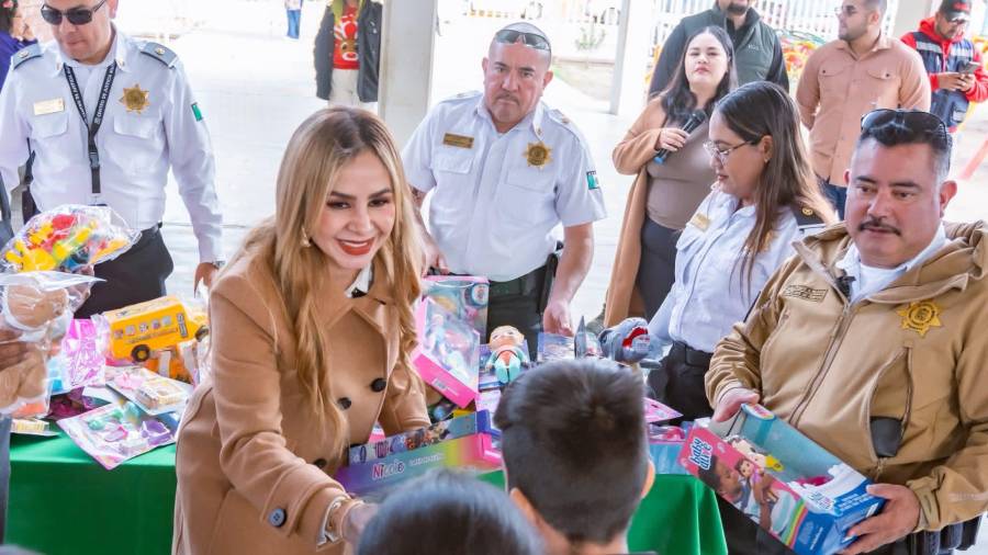 Las y los menores recibieron juguetes como parte de una actividad recreativa realizada en las instalaciones del centro.