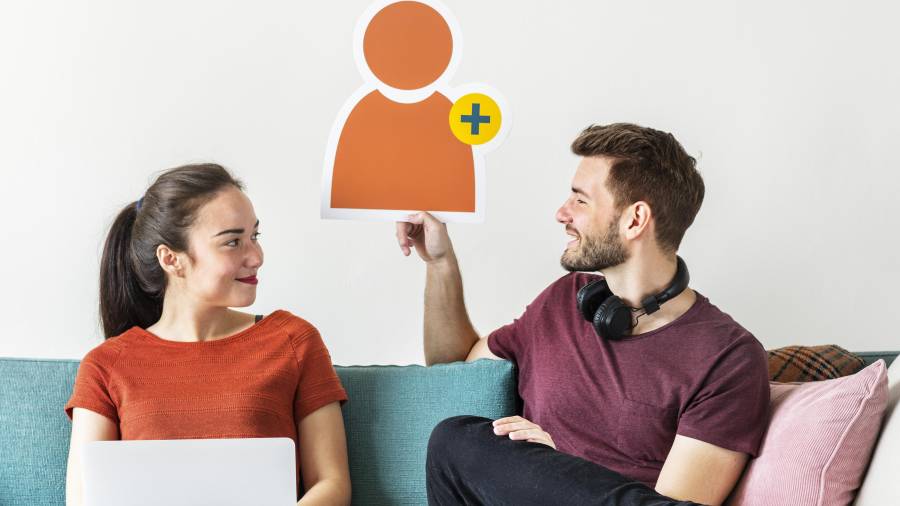 En la era de las interacciones virtuales, la IA y las aplicaciones y webs de citas, las tecnologías digitales ayudan a que el proceso de formación de una pareja se produzca en un entorno más seguro y dinámico.