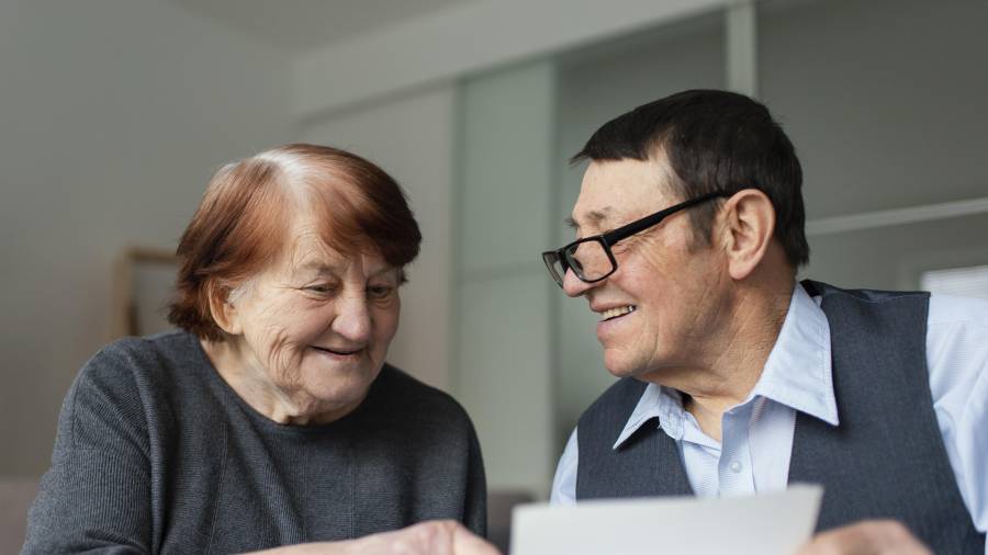 En marzo, algunos beneficiarios de la Pensión Bienestar de Adultos Mayores recibirán el pago doble del programa social en sus cuentas del Banco del Bienestar.