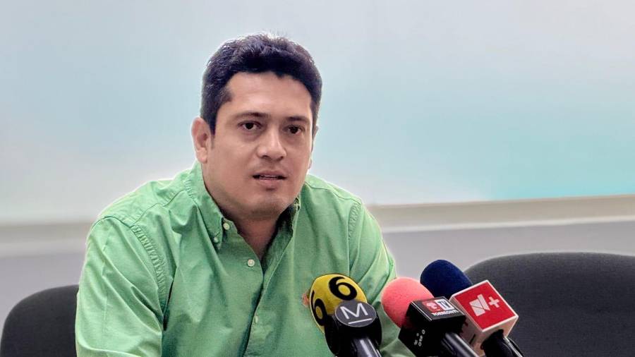 Simas Torreón aseguró que mantiene operativos emergentes con pipas y reparaciones en pozos para restablecer el servicio en colonias afectadas por la escasez de agua.