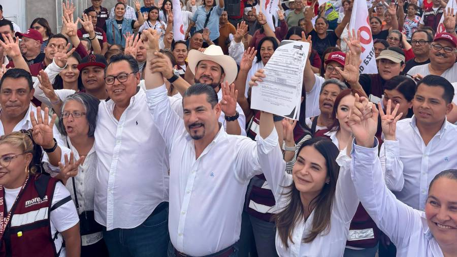Simpatizantes y liderazgos locales arroparon a Pily de Aguinaga durante su registro, en una jornada que evidenció unidad y fortaleza política rumbo a la elección.