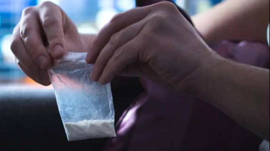 Las autoridades investigan si existe una red de distribución de drogas.