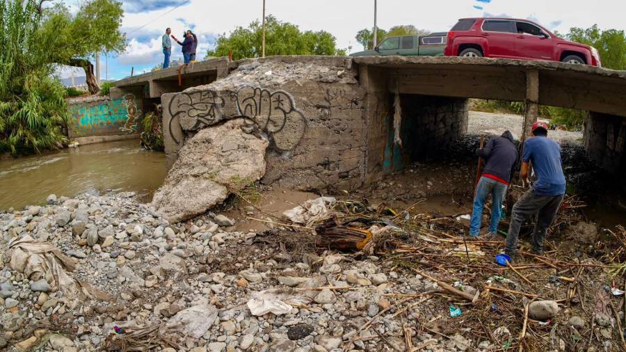 Cuadrillas realizaron trabajos de supervisión y limpieza en canales y puntos estratégicos.