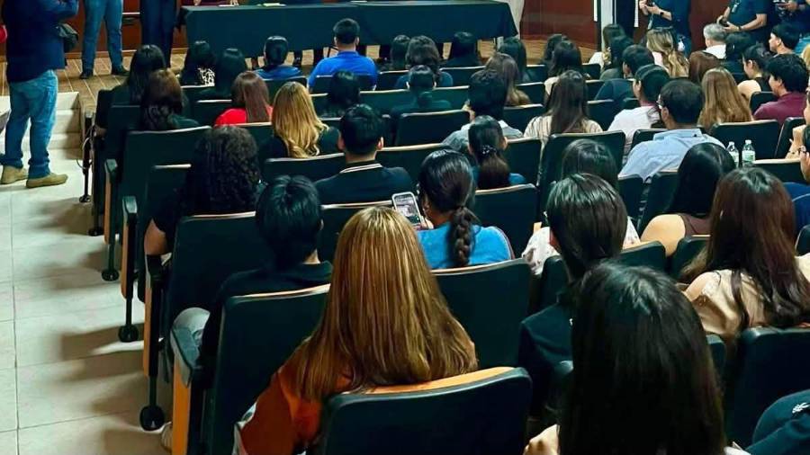 Un total de 94 estudiantes de la FACyD recibieron apoyos económicos mediante el programa DireBecas 2026, en Piedras Negras.