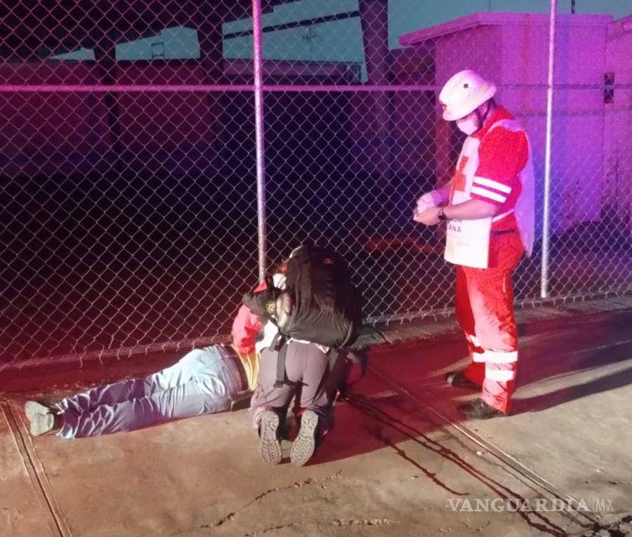 $!Paramédicos de la Cruz Roja intentaron reanimar al hombre, pero lamentablemente ya no presentaba signos vitales.