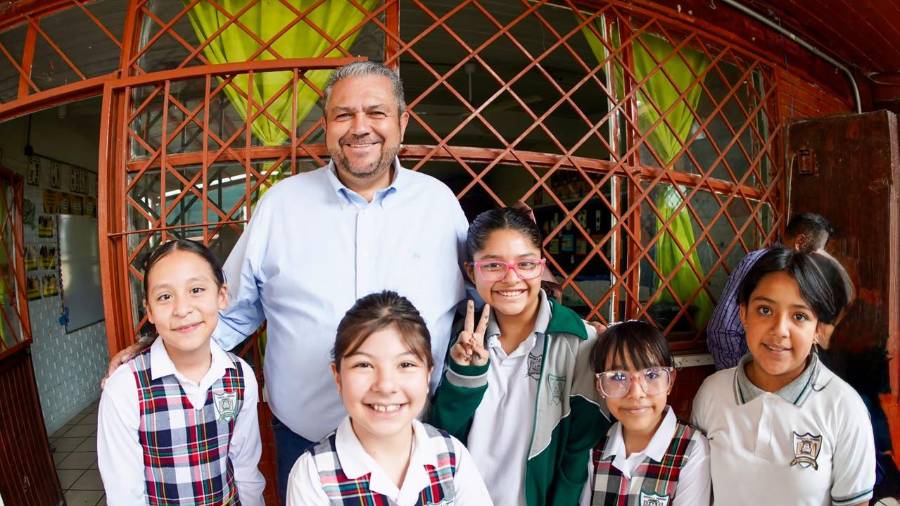 El programa “En tu escuela tú eliges” ha beneficiado a 61 planteles educativos de Ramos Arizpe durante 2026.