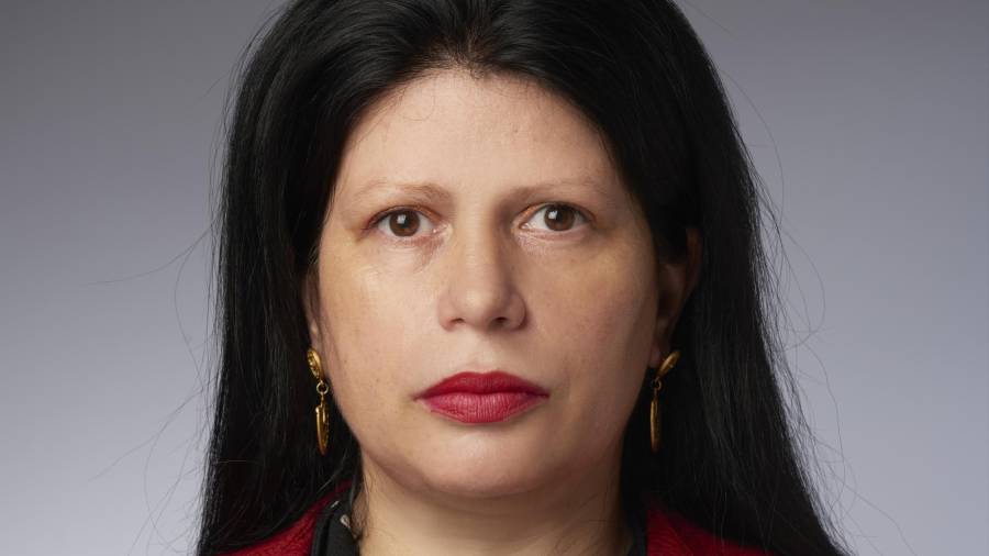 DOLORES REYES ESCRITORA