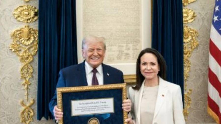 El Centro Nobel de la Paz declaró en redes sociales que “una medalla puede cambiar de dueño, pero el título de un Premio Nobel de la Paz no”.