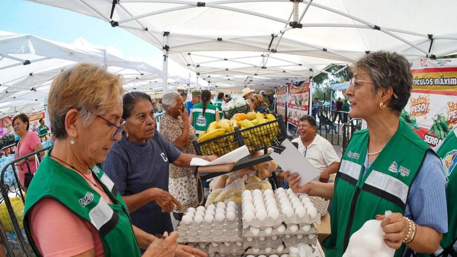 Miles de habitantes de Paredón y comunidades vecinas aprovecharon una nueva edición del “Mercadito de a peso”, donde adquirieron artículos esenciales a bajo costo.