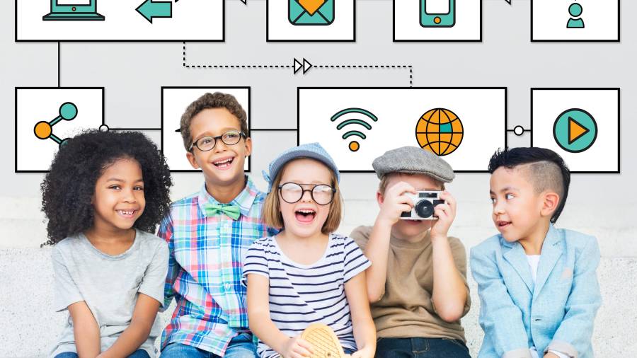 Las palabras y expresiones de la jerga digital juvenil nacen y se expanden a través de las redes sociales, y se renuevan con rapidez.