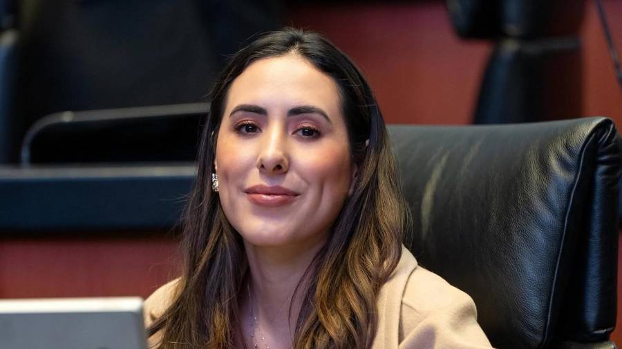 La legisladora aseguró que no está obligada a renunciar actualmente a su ciudadanía estadounidense, al no aspirar por ahora a otro cargo de elección popular.