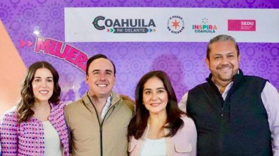 Autoridades destacan la importancia de la formación para el desarrollo personal.