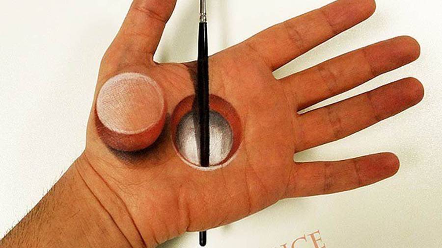 Crea sorprendentes dibujos sobre la palma de su mano