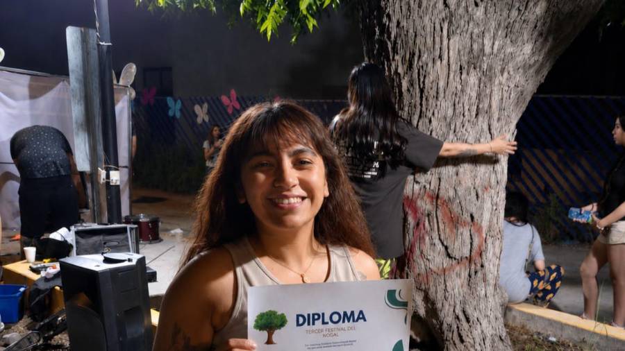 Sarah Estrada, periodista de VANGUARDIA, fue reconocida por acompañar la causa vecinal.