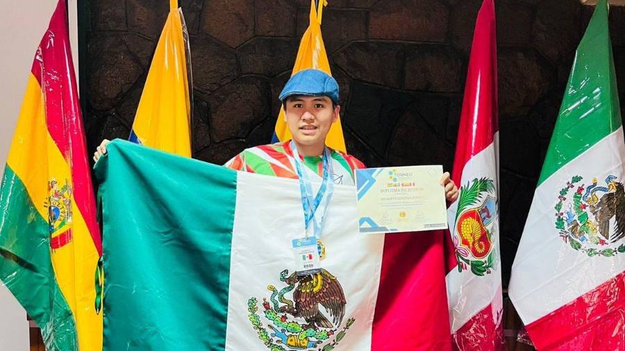 Este miércoles regresa a Saltillo con una medalla de oro para México tras participar en una competencia internacional de Matemáticas.