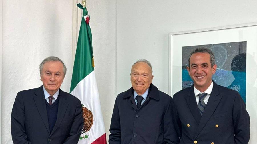 Toma capacitación vinculada al servicio exterior, en un periodo previo al inicio de funciones en la sede diplomática.