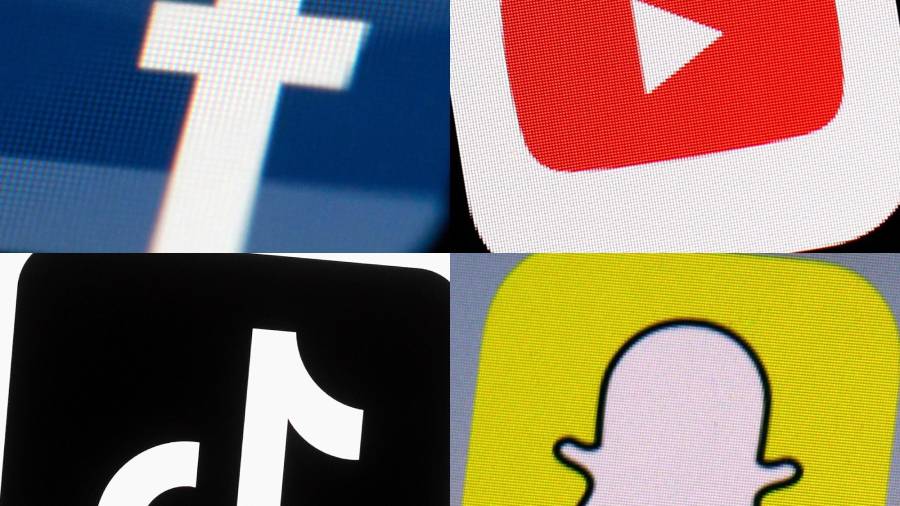 Los logos de Facebook, YouTube, TikTok y Snapchat en dispositivos móviles, en fotos tomadas entre 2017 y 2022.