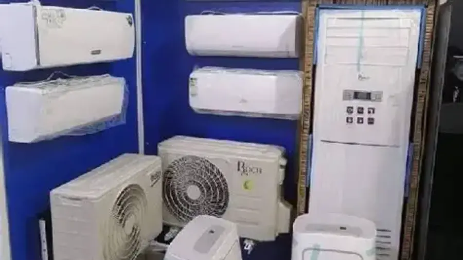 Marco Antonio Saldaña informó que el programa Mejora mantiene disponibles minisplits de 110 y 220 voltios a precios preferenciales de temporada invernal para apoyar la economía de las familias nigropetenses.