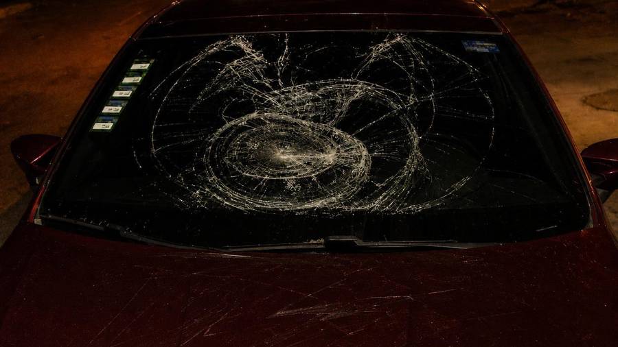 Algunos asistentes solicitaron apoyo de aseguradoras y grúas luego de encontrar daños en sus automóviles.