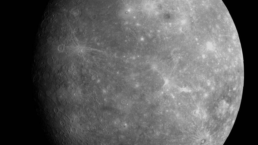 Esta imagen compuesta, facilitada el 22 de octubre de 2013 por la NASA, el Laboratorio de Física Aplicada de la Universidad Johns Hopkins y la Institución Carnegie de Washington, muestra a Mercurio tal como apareció ante la sonda espacial Messenger tras un sobrevuelo del planeta. (NASA/Laboratorio de Física Aplicada de la Universidad Johns Hopkins/Institución Carnegie de Washington vía AP)