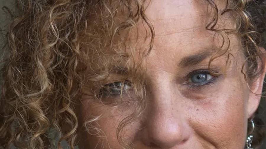 La fotógrafa estadounidense del Washington Post Heidi Levine fue brutalmente atacada por colonos israelíes en los olivares del pueblo de Abu Falah, cerca de Ramala,