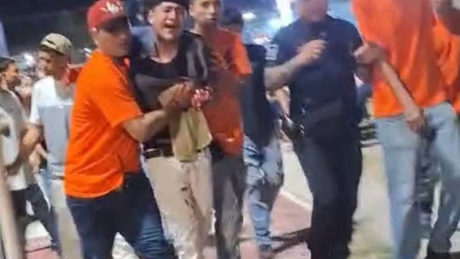 El joven lesionado permanece bajo atención médica después de haber sufrido una herida penetrante en el tórax que le provocó la perforación de un pulmón y requirió una intervención quirúrgica de emergencia.