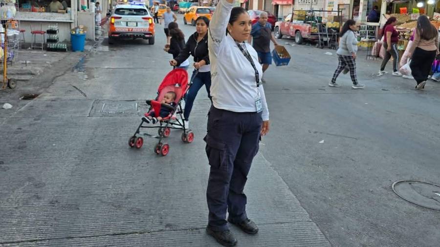 Agentes de Tránsito mantienen presencia en puntos estratégicos de la ciudad.