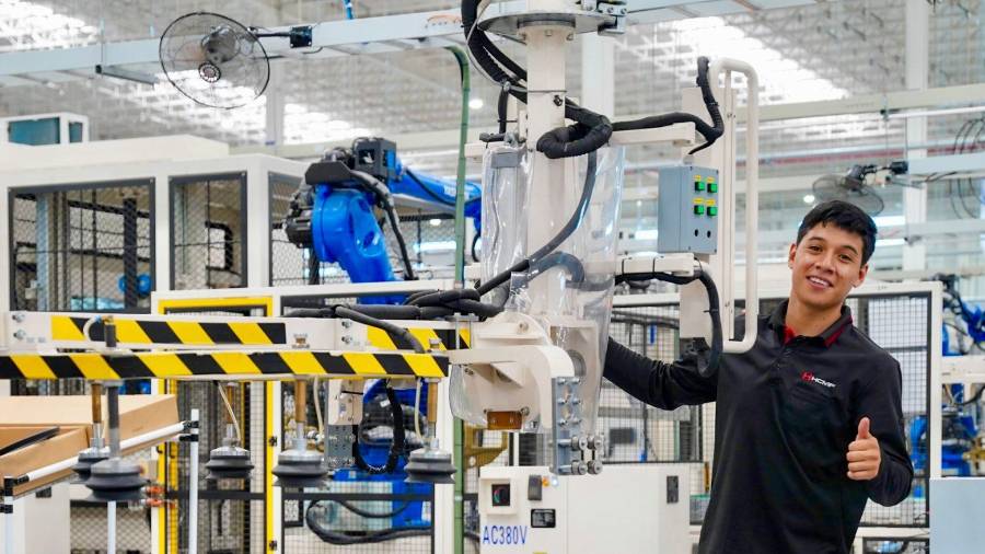 La Secretaría de Fomento Económico de Ramos Arizpe ofrece más de 200 vacantes para quienes buscan integrarse a un empleo formal.