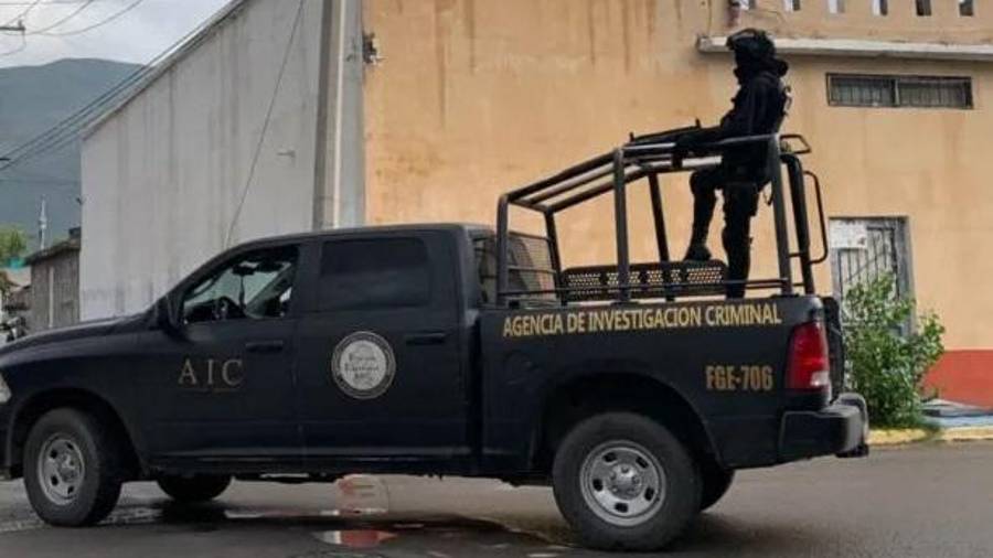 Elementos de la Agencia de Investigación Criminal acudieron al lugar de los hechos para iniciar las indagatorias tras el reporte de una persona lesionada.