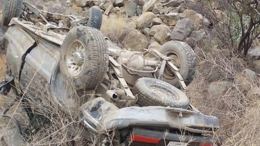 Los sobrevivientes fueron rescatados del fondo del barranco.