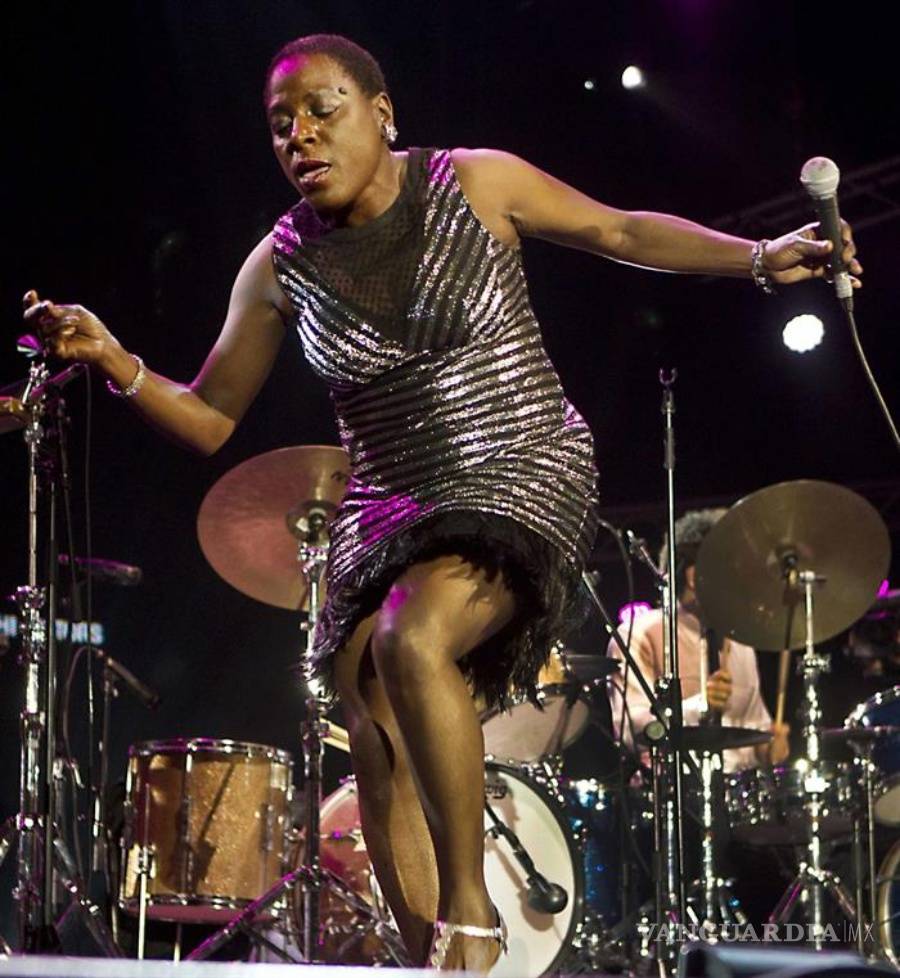 $!Murió Sharon Jones, la cantante de soul y vocalista de The Dap Kings