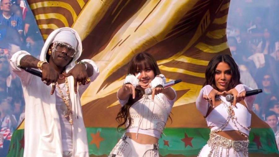 Fiesta. Lisa y Anitta encabezaron el momento musical más esperado de la ceremonia inaugural celebrada en el SoFi Stadium de Los Ángeles.