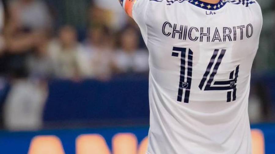 Javier Hernández y Gerardo Martino, quienes han mantenido una novela los últimos meses.