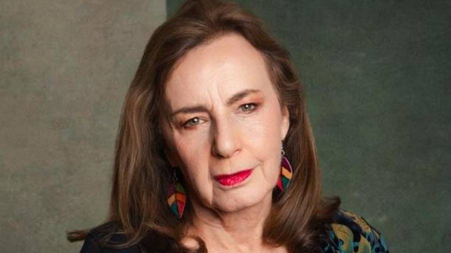 Verónica Langer continúa explorando las etapas de la vida, la identidad y la memoria tanto en la literatura como en sus proyectos de creación escénica.