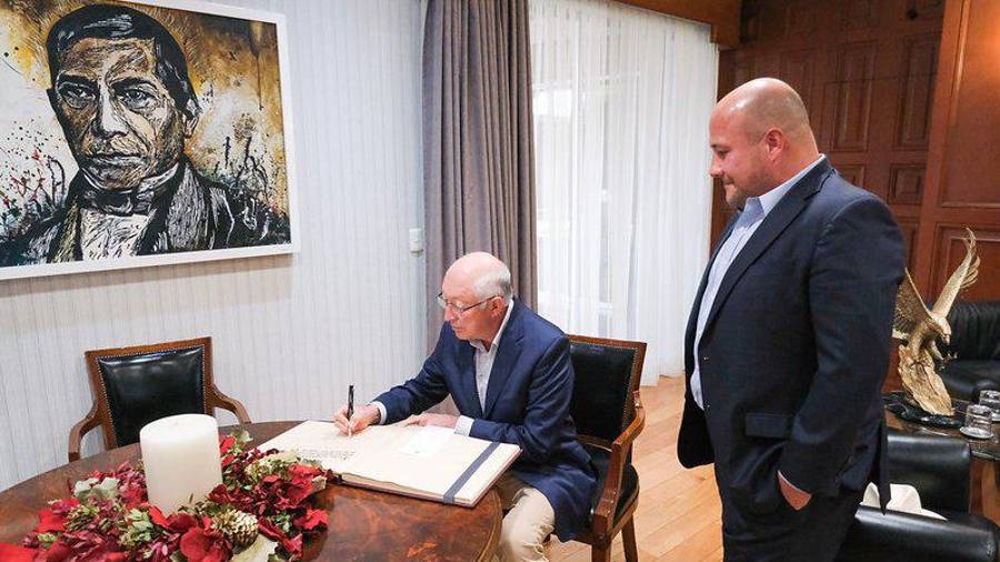 “Un pueblo que vive con miedo no puede tener seguridad y es un problema fundamental para la democracia”, enfatizó Ken Salazar.